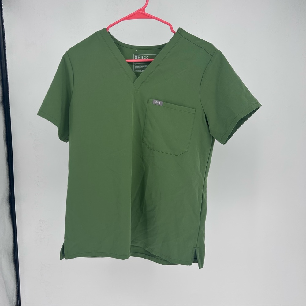 FIGS size Medium Catrina One Pocket Scrub Top in Fern